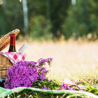 Spring basket wallpaper