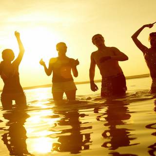 Beach summer party wallpaper