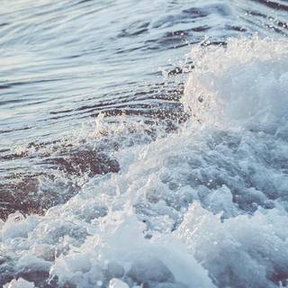 Preppy summer ocean waves wallpaper