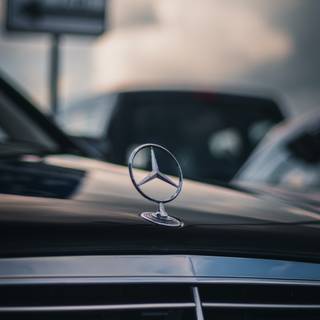 Mercedes symbol wallpaper