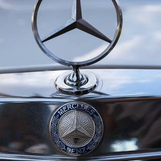 Mercedes symbol wallpaper