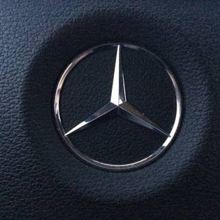 Mercedes symbol wallpaper