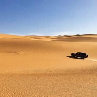 Desert cars 4k wallpaper