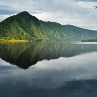 HD summer mountain lake wallpaper