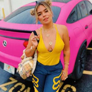 Summer outfit wallpaper