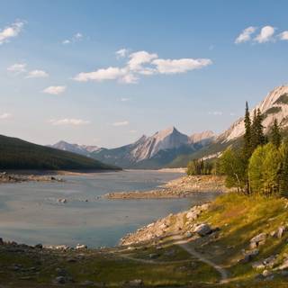 Spring mountain lake wallpaper