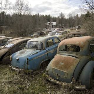 A rusty car wallpaper