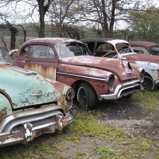 A rusty car wallpaper