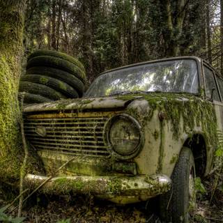 A rusty car wallpaper