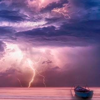 Cool lightning boats wallpaper