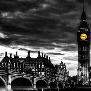 London black and white wallpaper