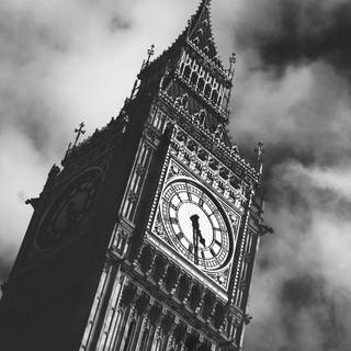 London black and white wallpaper