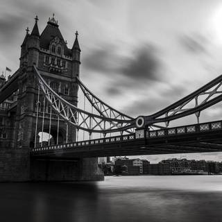 London black and white wallpaper