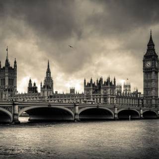 London black and white wallpaper