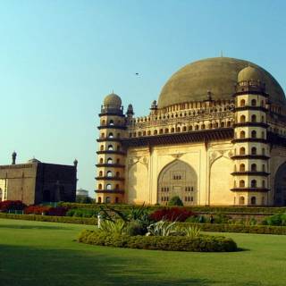 Gol Gumbaz wallpaper