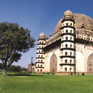 Gol Gumbaz wallpaper