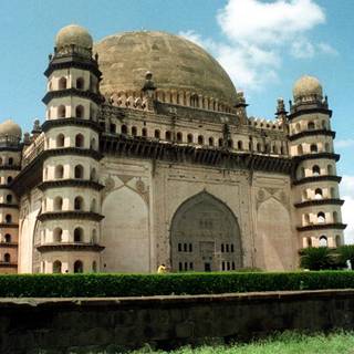 Gol Gumbaz wallpaper