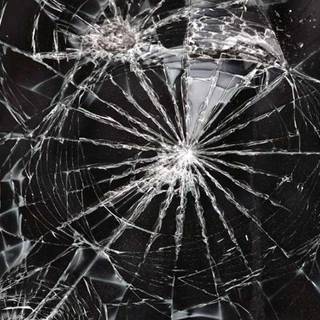 Broken screen PC wallpaper