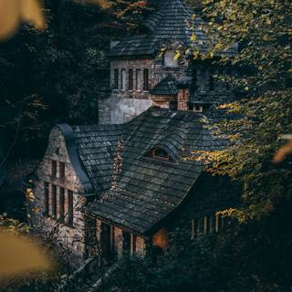 Old mansion wallpaper