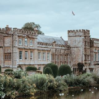 Old mansion wallpaper