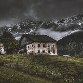 Old mansion wallpaper