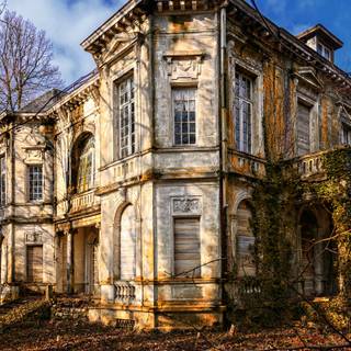 Old mansion wallpaper