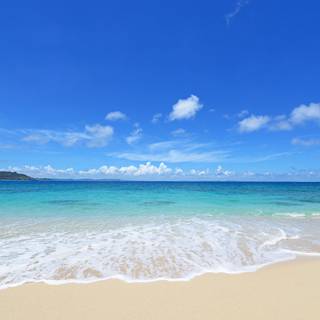 Beach and sky wallpaper