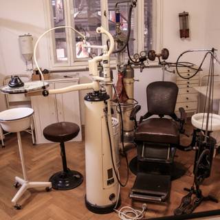 Dentist vintage wallpaper