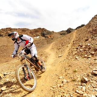 Mountain bike 4k wallpaper