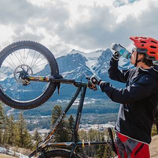 Mountain bike 4k wallpaper