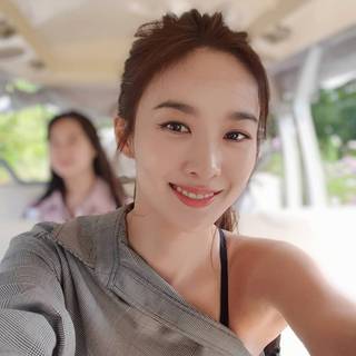 Lee Chung-ah iPhone wallpaper