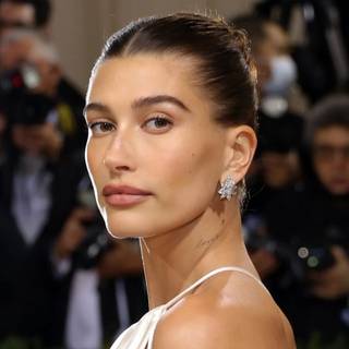 Clean girl aesthetic wallpaper