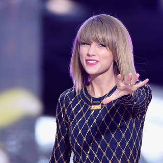 Taylor Swift desktop 4k wallpaper