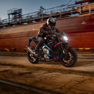 BMW M1000R wallpaper