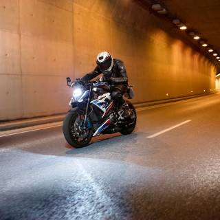 BMW M1000R wallpaper