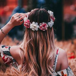 Girls back side wallpaper