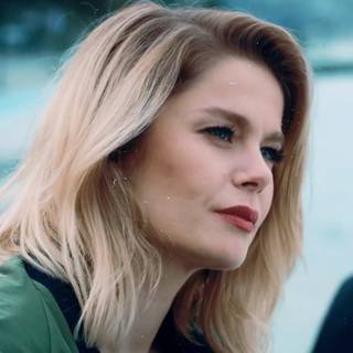 Burcu Biricik wallpaper