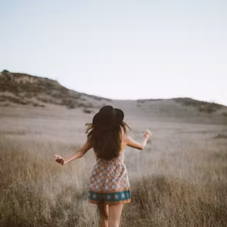 Woman walking wallpaper