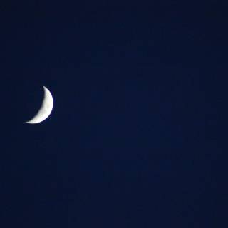 Half moon 4k wallpaper