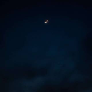 Half moon 4k wallpaper