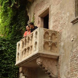 Romeo and Juliet balcony wallpaper