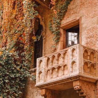 Romeo and Juliet balcony wallpaper