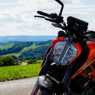 Duke 390 black wallpaper