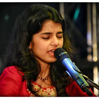 Maithili Thakur wallpaper