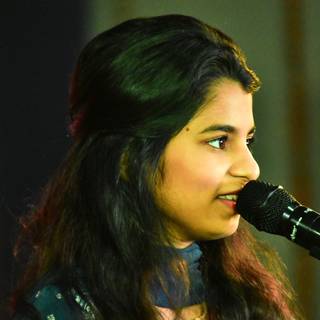 Maithili Thakur wallpaper