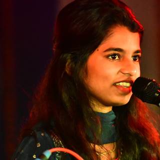 Maithili Thakur wallpaper