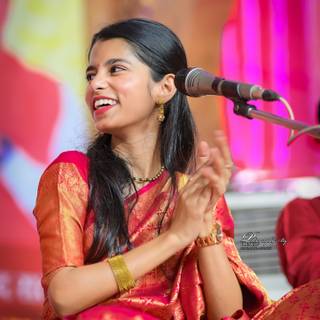 Maithili Thakur wallpaper