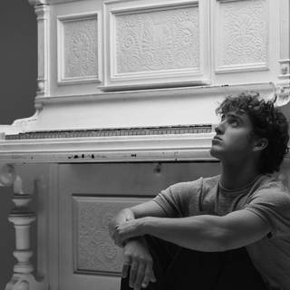 Benson Boone wallpaper