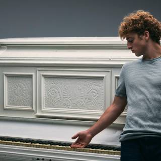 Benson Boone wallpaper