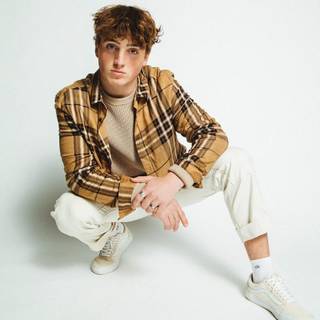 Benson Boone wallpaper